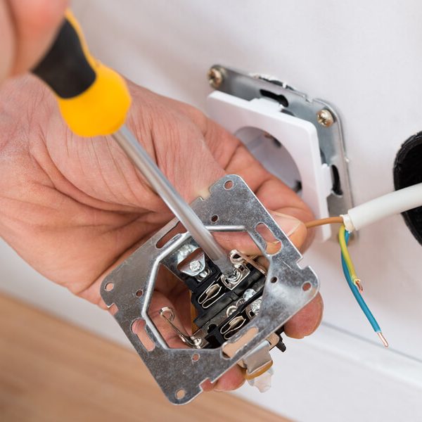 spravne-zapojenie-zasuvky-v-byte-ci-dome-bratislava-i-elektrikar Správne zapojenie zásuvky v byte či dome iElektrikár