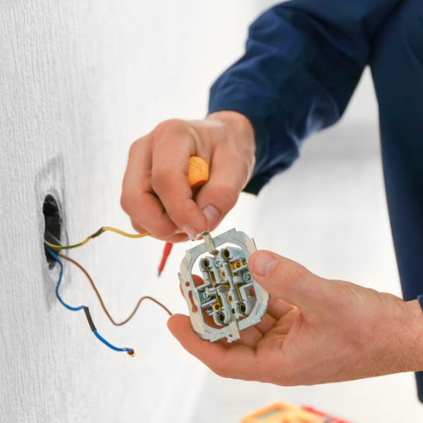 zapojenie-vypinaca-a-zasuvky-bratislava-i-elektrikar Zapojenie vypínača a zásuvky Bratislava iElektrikár