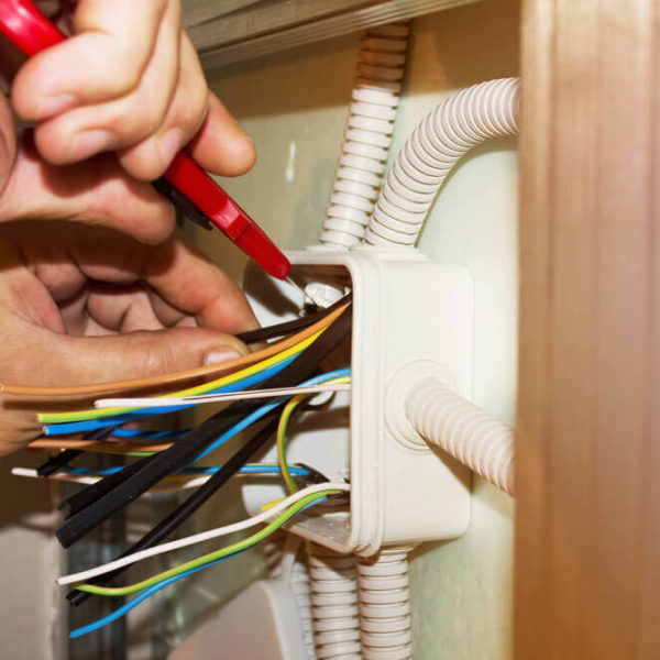 zapojenie-vypinaca-cez-krabicu-bratislava-i-elektrikar Zapojenie vypínača cez krabicu Bratislava I-Elektrikár